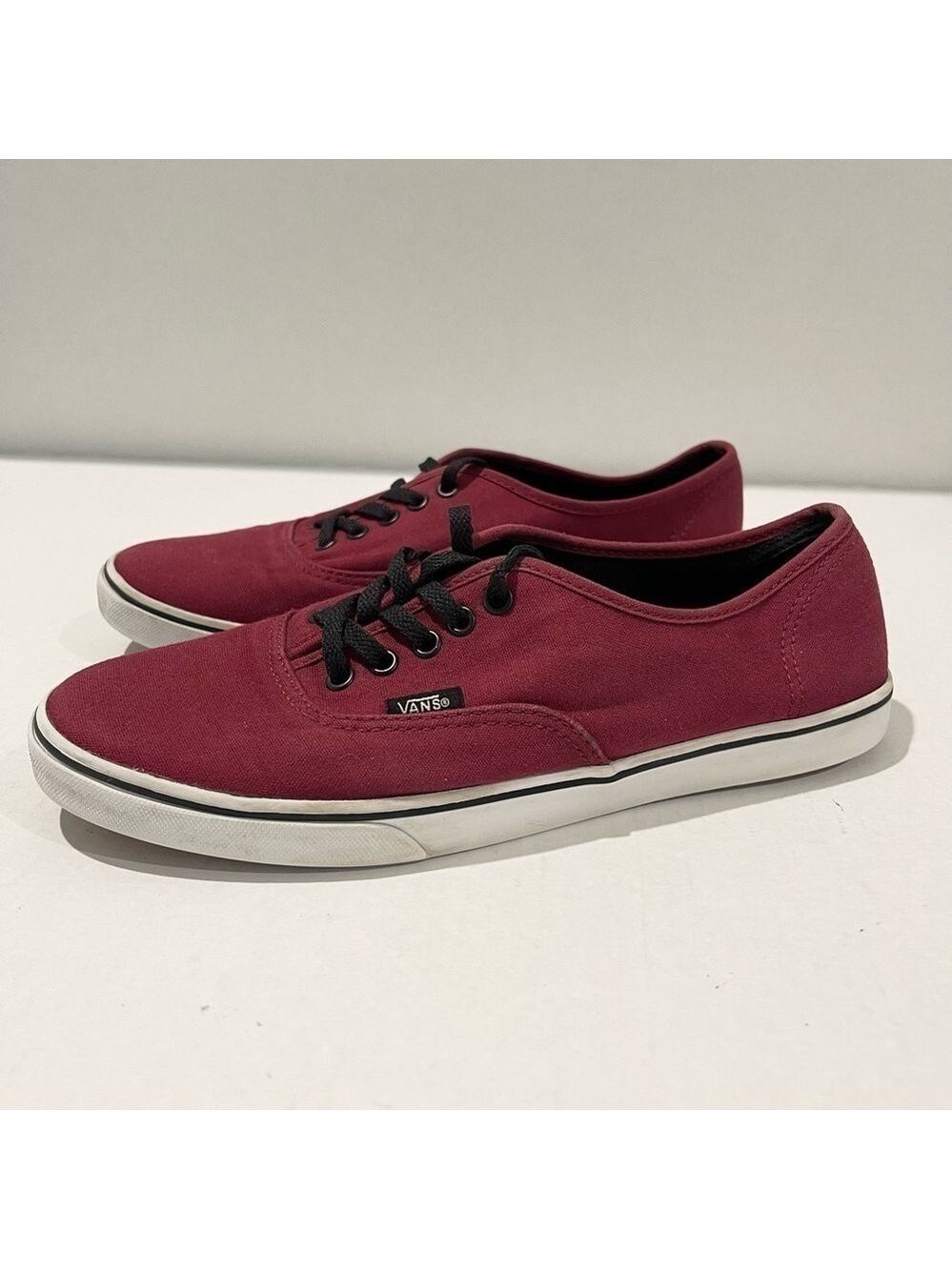 Mens Vans Low Pro Burgundy Shoes Size 7.5 US!